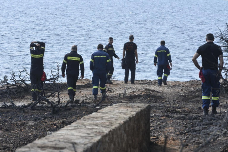 Μάτι: Στοιχεία που καίνε – Λάθος ώρες και «μαγείρεμα» στα αρχεία – Κλειδί τα κινητά